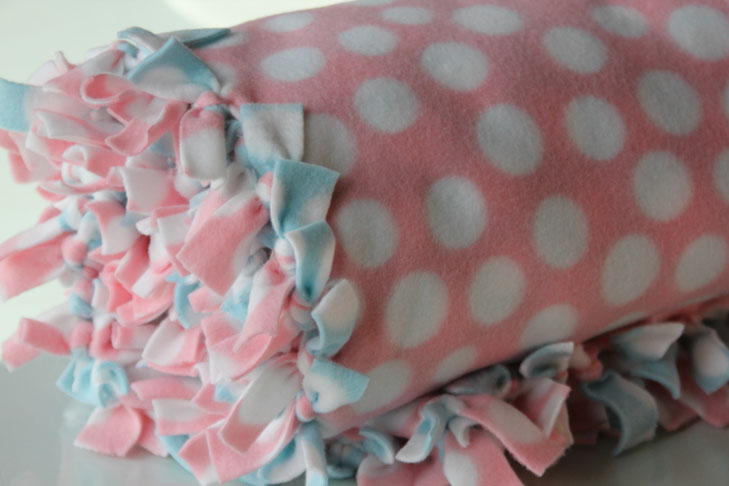 no-sew fleece blanket1.jpg